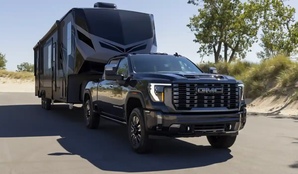 The most powerful version of the Sierra 3500HD has an impressive towing capacity of up to 36,000 pounds 2024 GMC 2500 HD