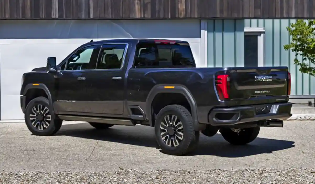 For the optimal configuration of the Sierra 2500HD, we recommend starting with the crew cab and selecting the standard bed size 2024 GMC 2500 HD